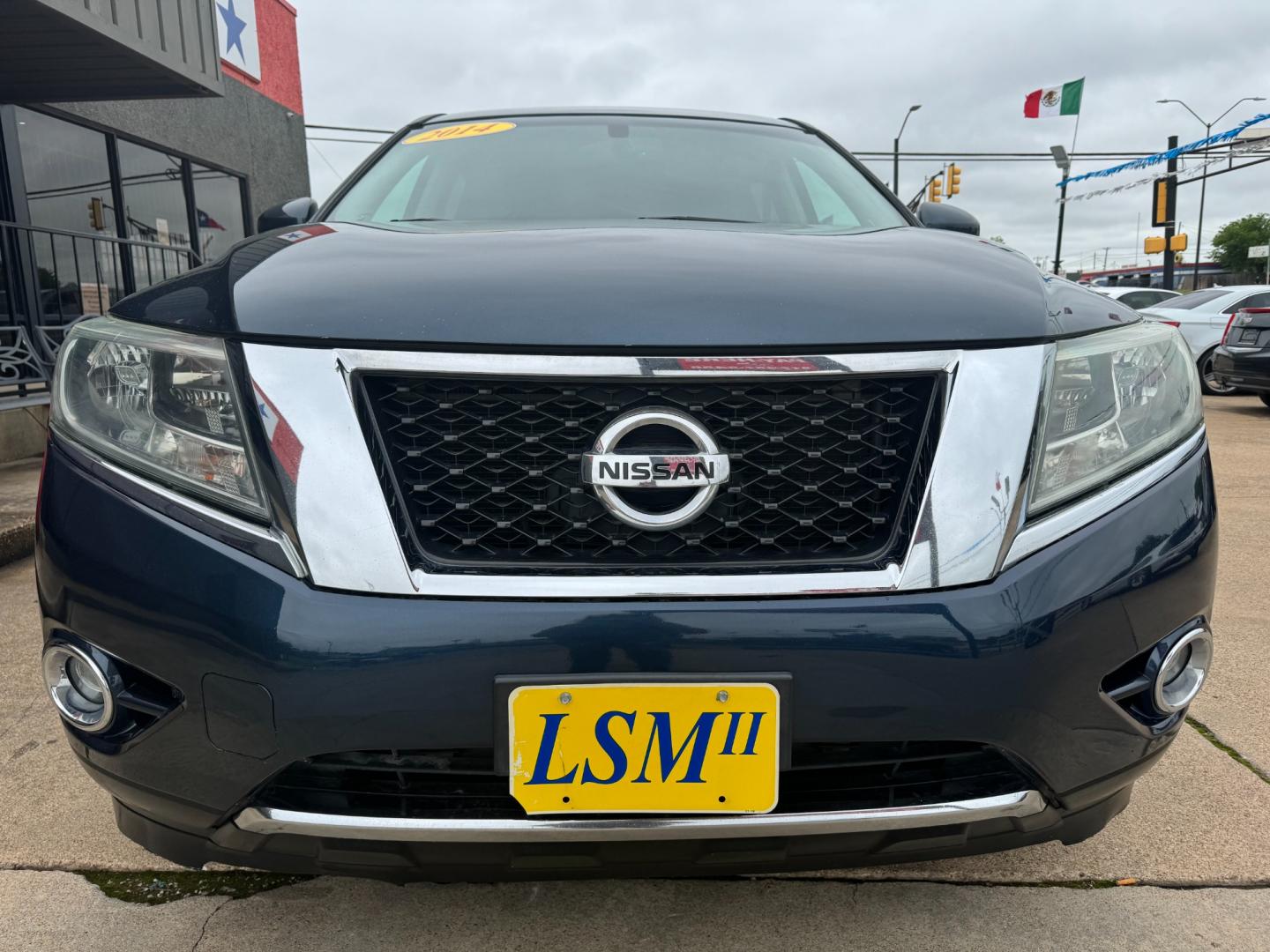 2014 BLUE NISSAN PATHFINDER S; SL; PL (5N1AR2MN6EC) , located at 5900 E. Lancaster Ave., Fort Worth, TX, 76112, (817) 457-5456, 0.000000, 0.000000 - This is a 2014 NISSAN PATHFINDER 4 DR WAGON that is in excellent condition. The interior is clean with no rips or tears or stains. All power windows, door locks and seats. Ice cold AC for those hot Texas summer days. It is equipped with a CD player, AM/FM radio, AUX port, Bluetooth connectivity and - Photo#1